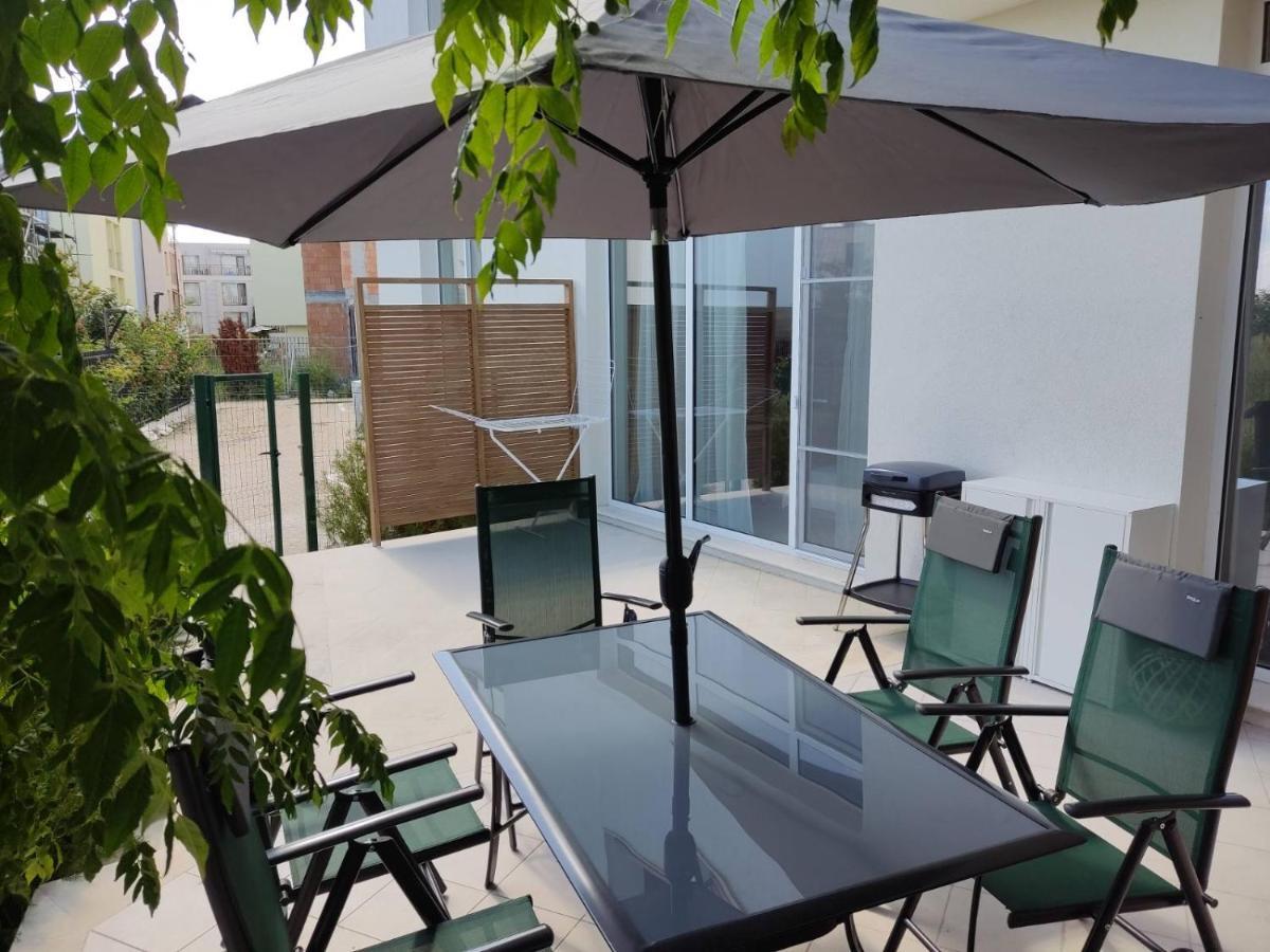 Las Brisas Garden Apartment 布尔加斯 外观 照片