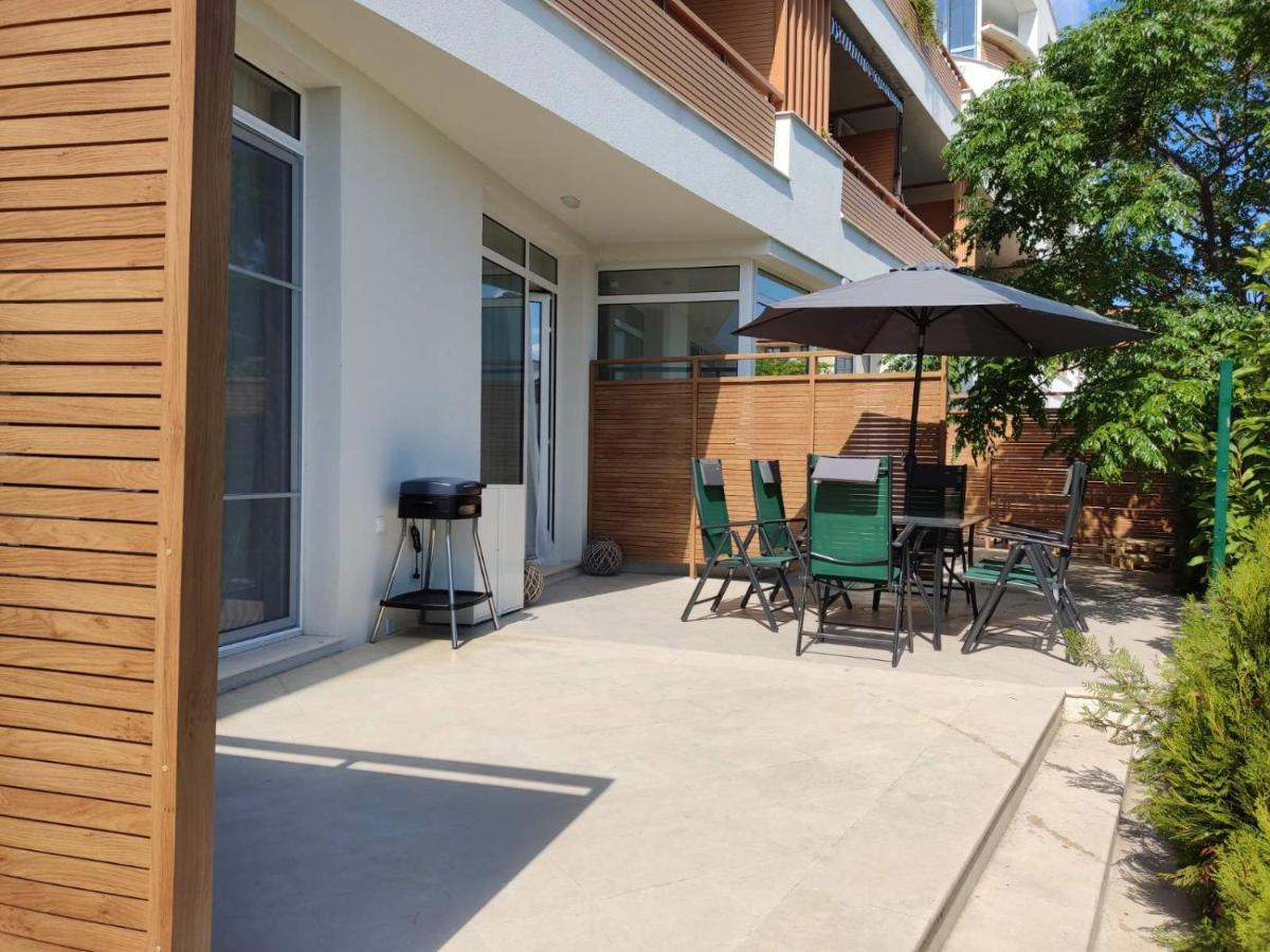 Las Brisas Garden Apartment 布尔加斯 外观 照片